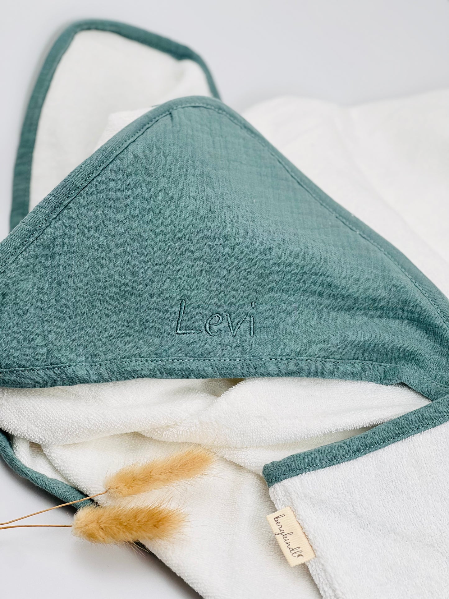 Hooded towel & washcloth set in mint color