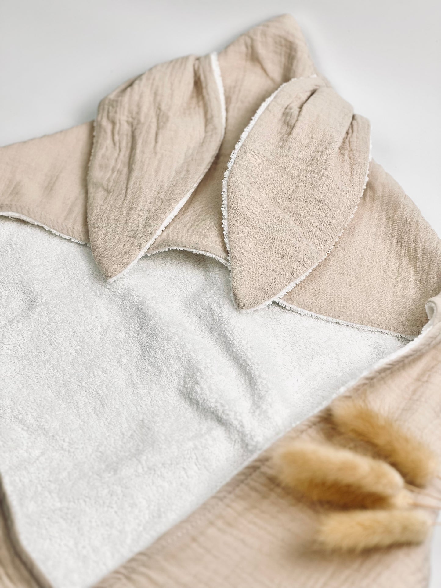 Hooded towel cream