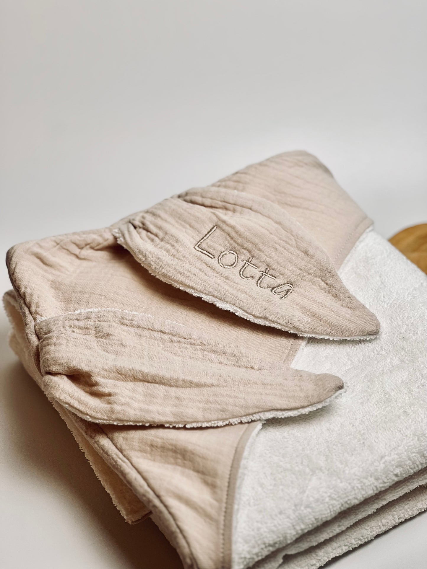 Hooded towel cream