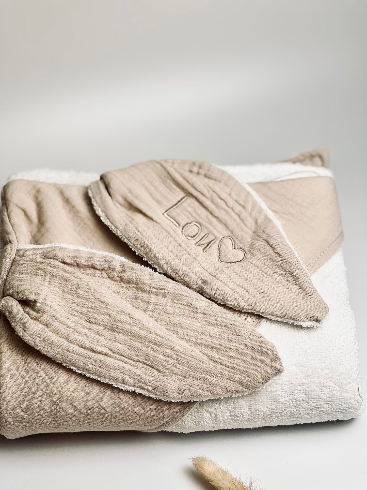 Hooded towel cream