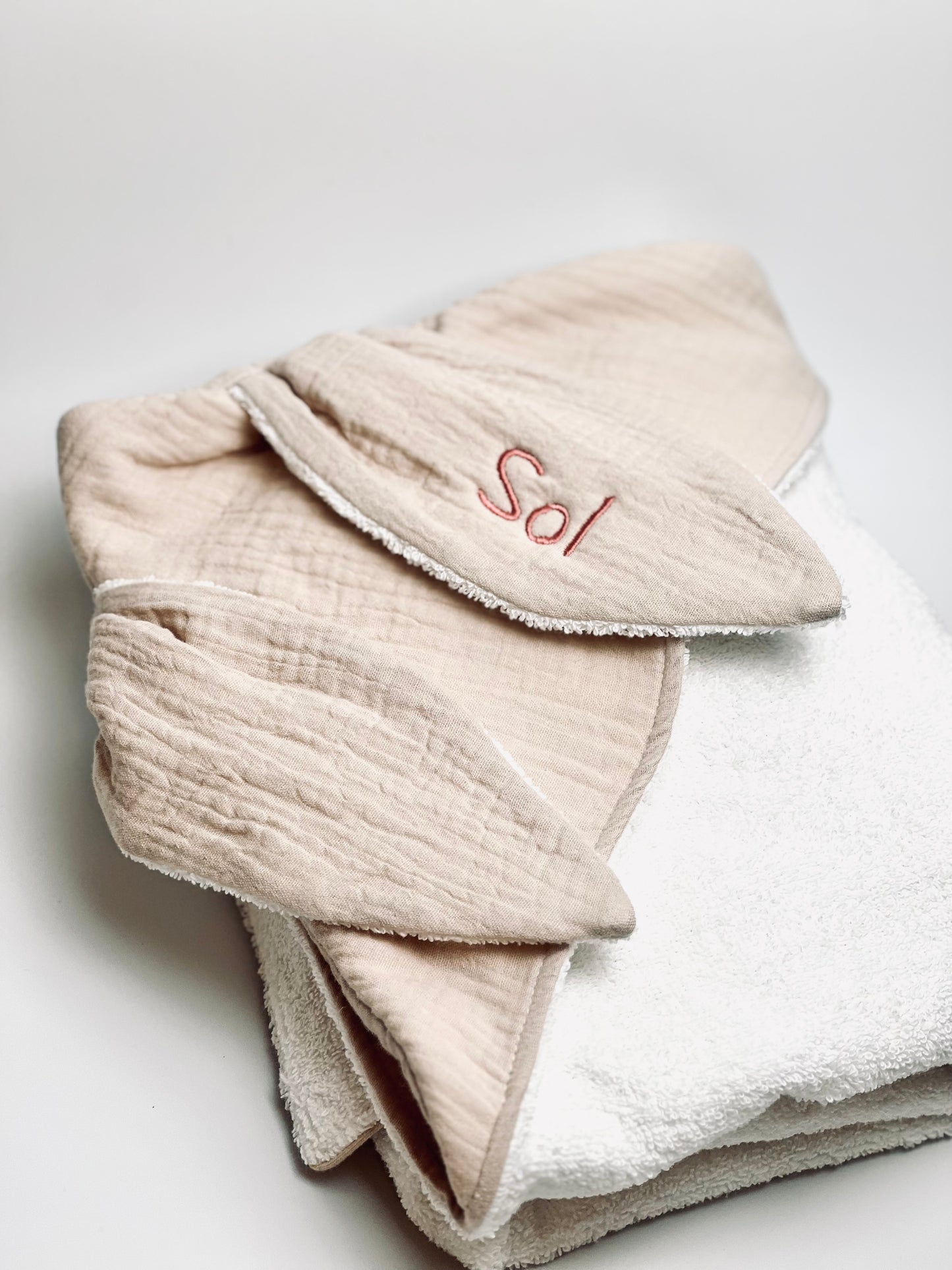 Hooded towel cream