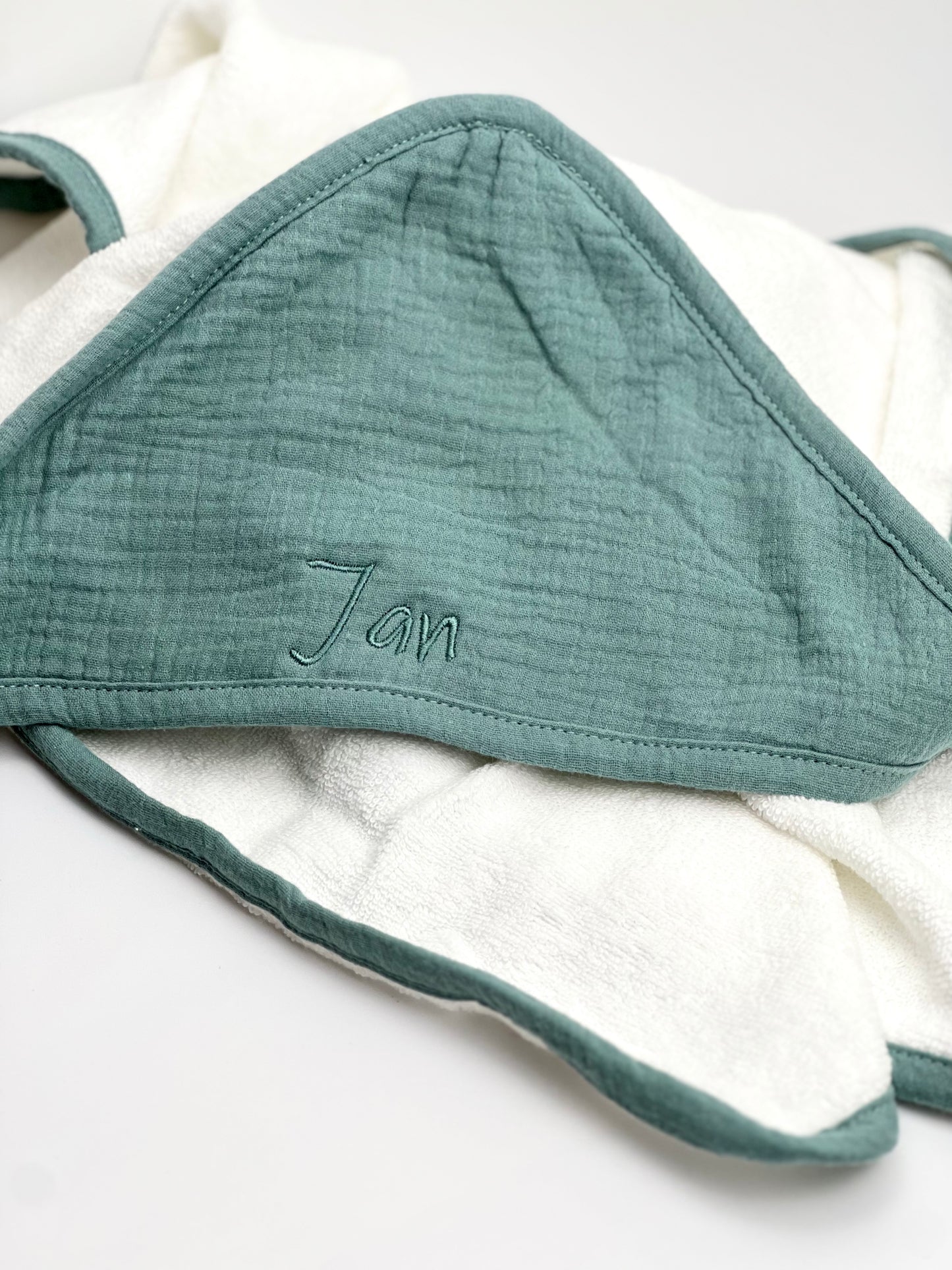 Hooded towel & washcloth set in mint color