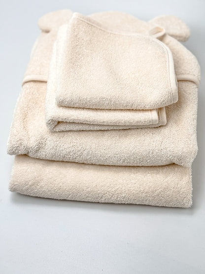 Ensemble serviette à capuche et gant de toilette de couleur crème