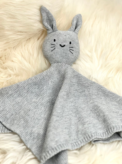 Doudou lapin au crochet gris
