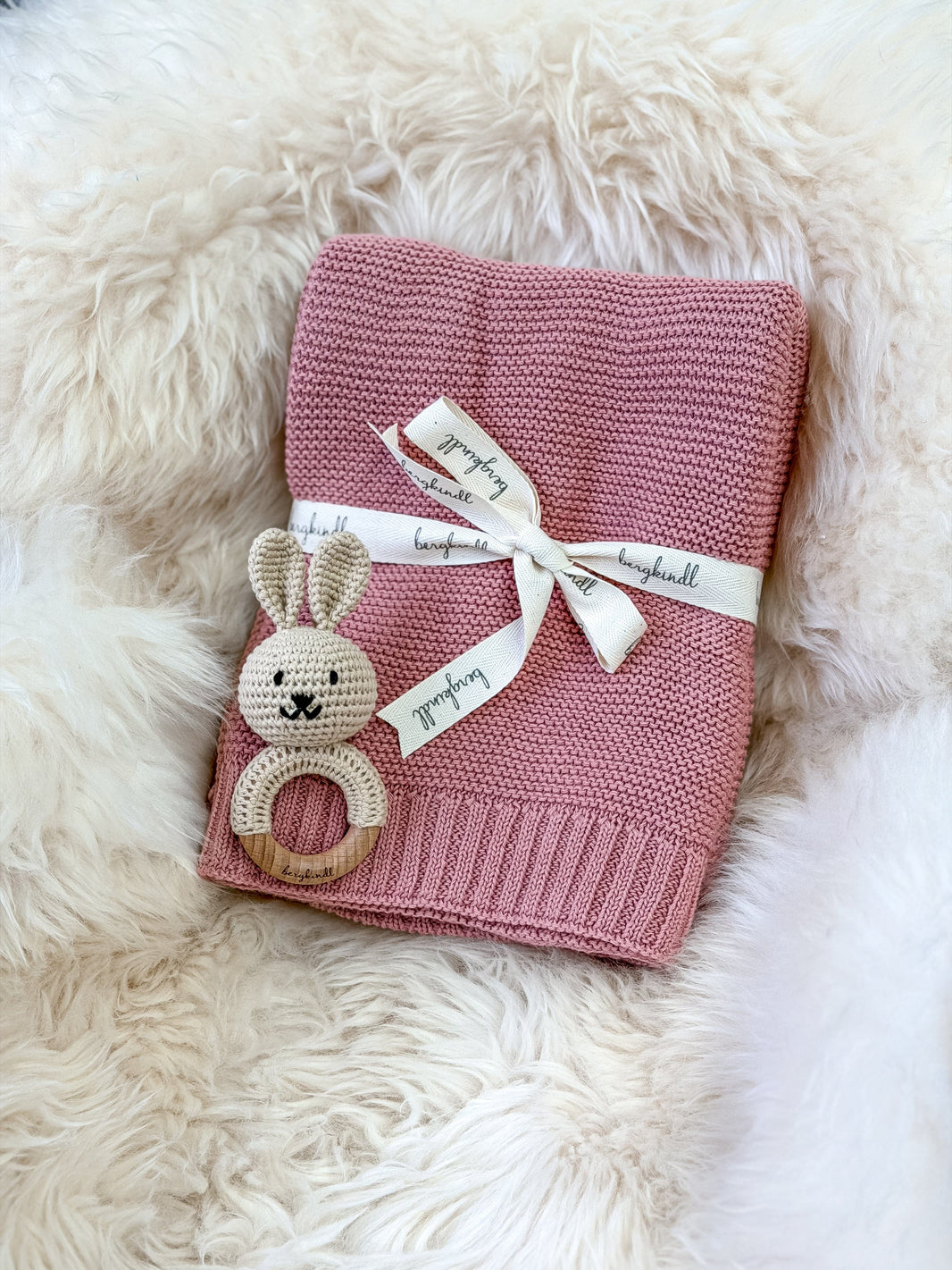 Geschenke zur Geburt Decken Set rose und Rassel