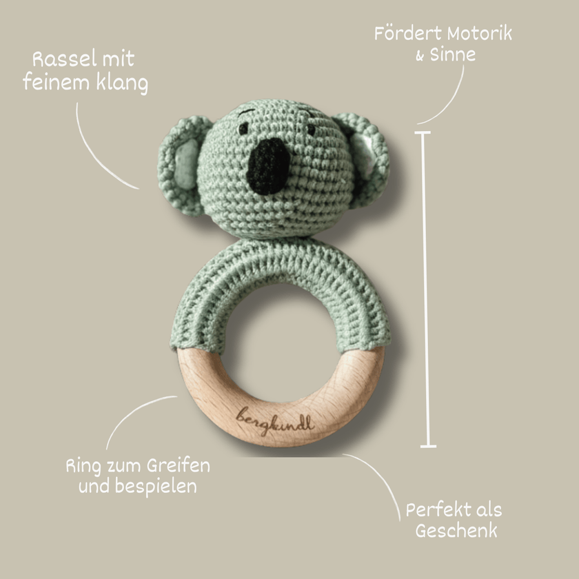Geschenk zur Geburt – Babydecke in Salbei mit Koala-Rassel