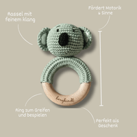 Geschenk zur Geburt – Babydecke in Salbei mit Koala-Rassel