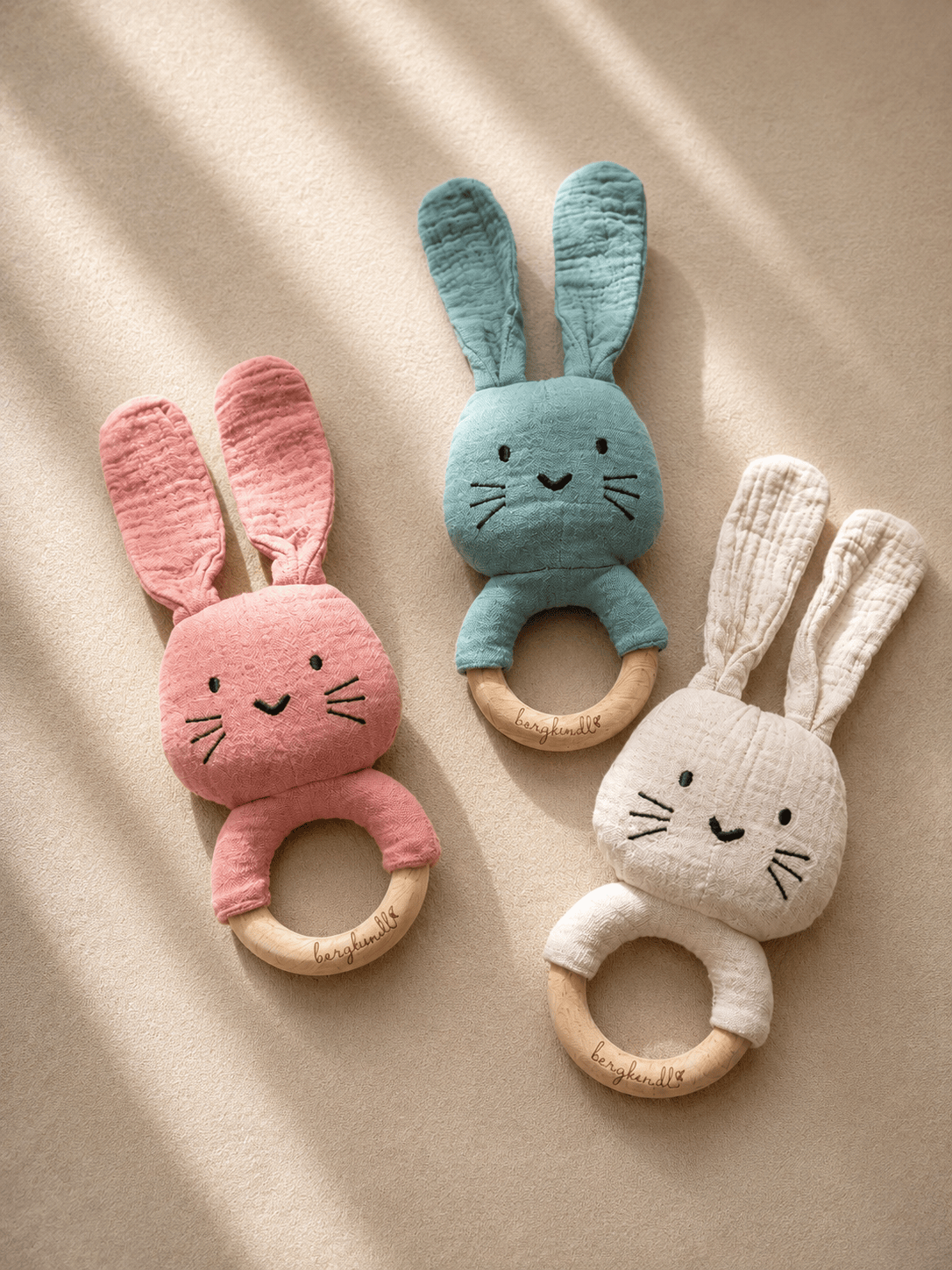 Hasen Greifrassel aus Bio-Musselin bunt