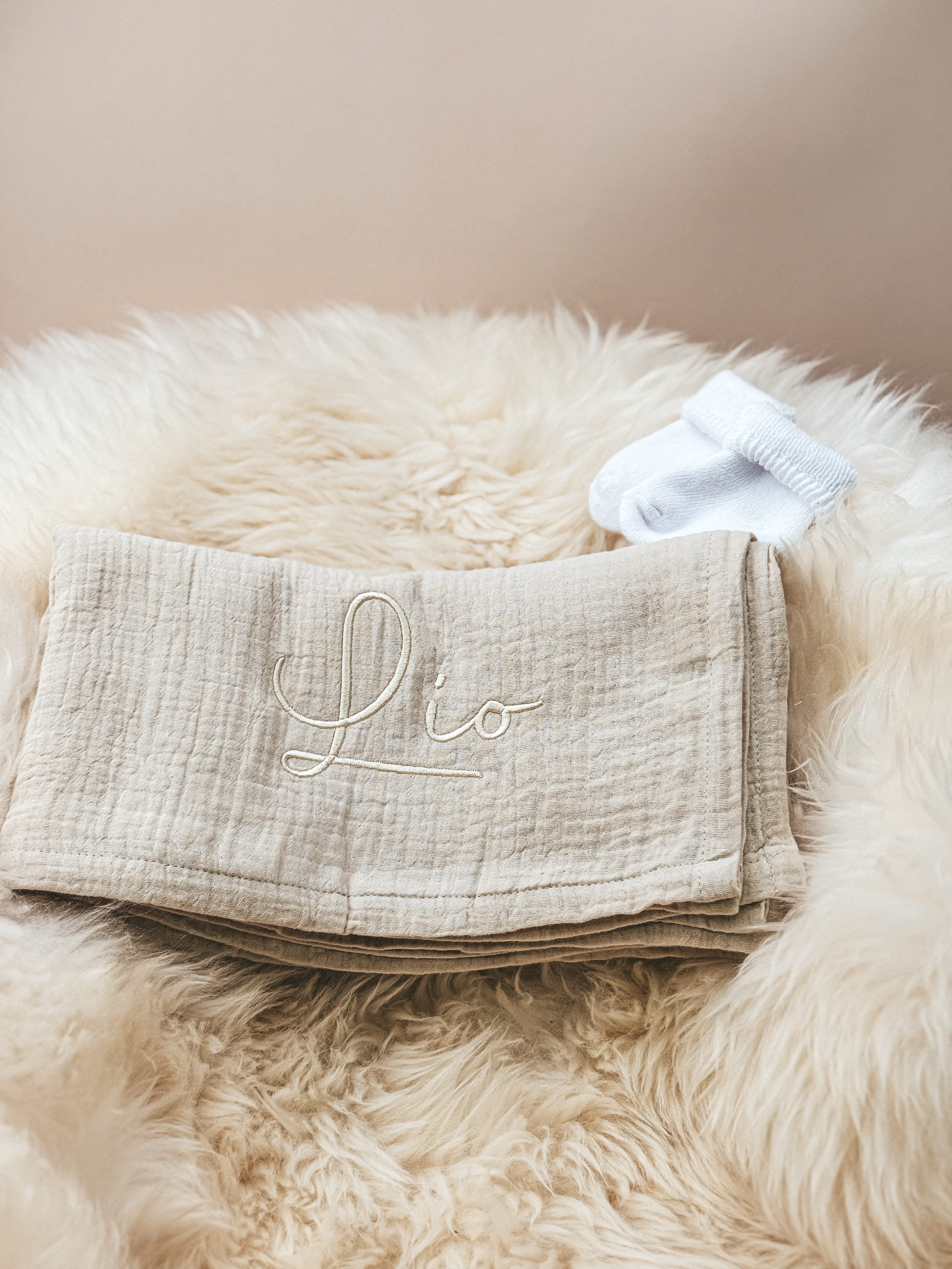Geschenk Baby Geburt Musselindecke creme