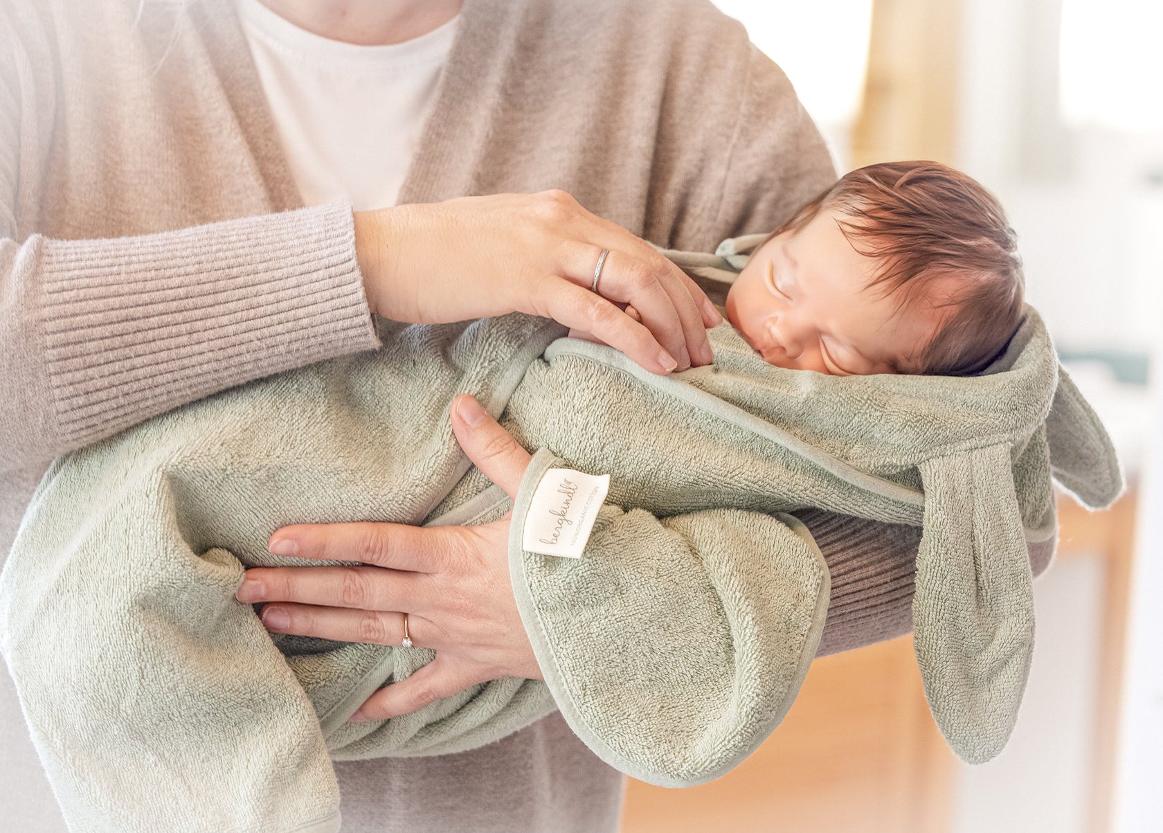 Baby Bademantel in salbei mit Öhrchen