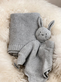 Geschenk zur Geburt – Babydecke und Schmusehase
