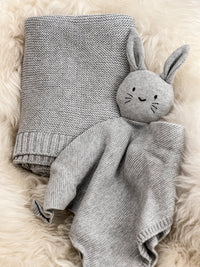 Geschenk zur Geburt – Babydecke und Schmusehase