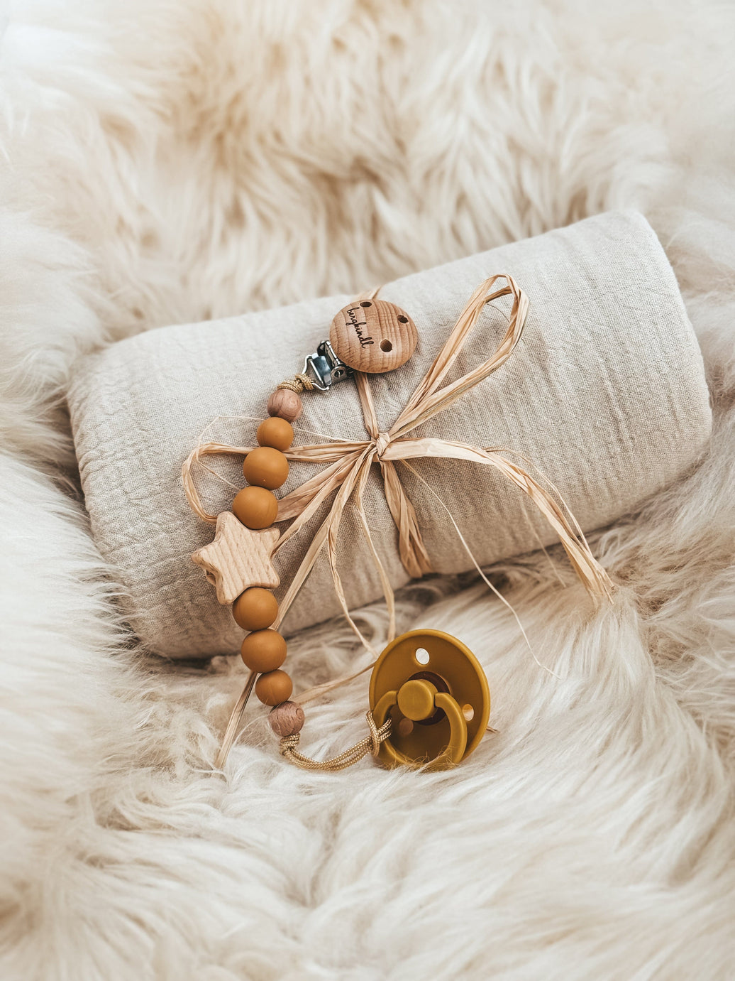 Geschenk Baby Geburt Musselindecke mit Schnullerband