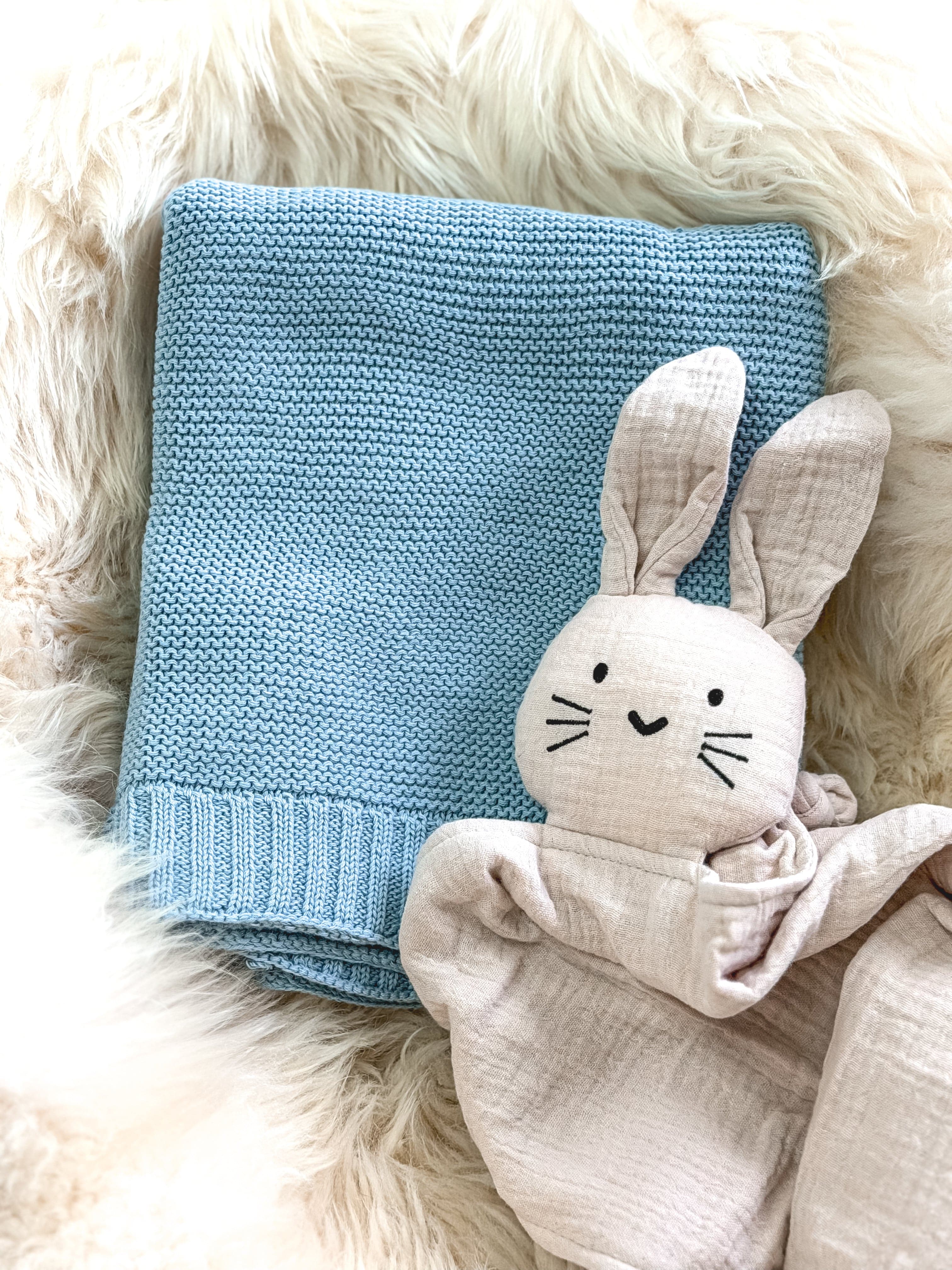 Geschenk zur Geburt – Babydecke & Hase