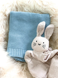 Geschenk zur Geburt – Babydecke & Hase