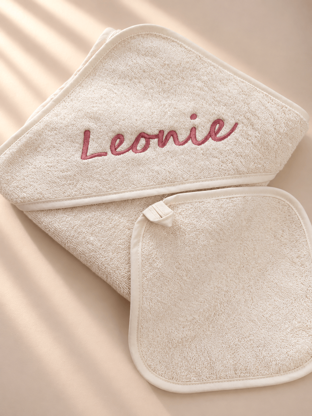 Kapuzenhandtuch baby mit personalisierung rose Leonie
