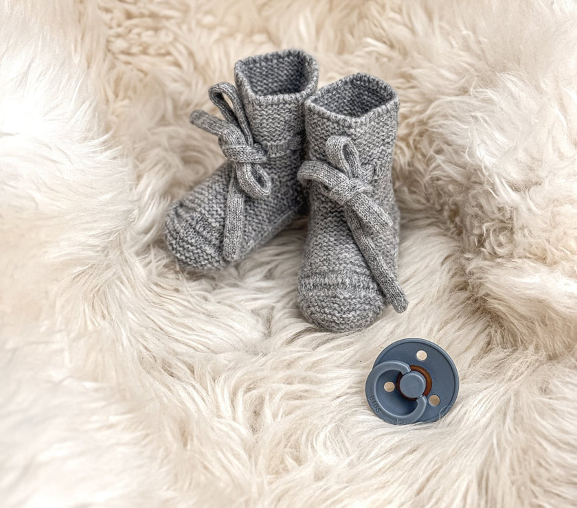 Babyschuhe aus Merinowolle – Grau | 0–6 Monate - bergkindl