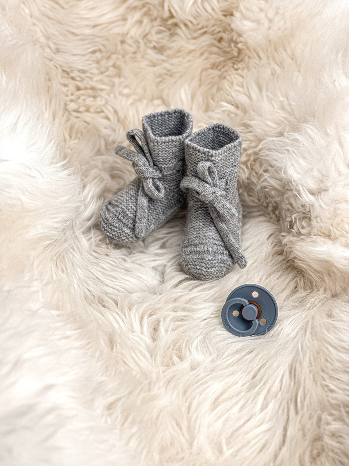 Babyschuhe aus Merinowolle – Grau | 0–6 Monate - bergkindl