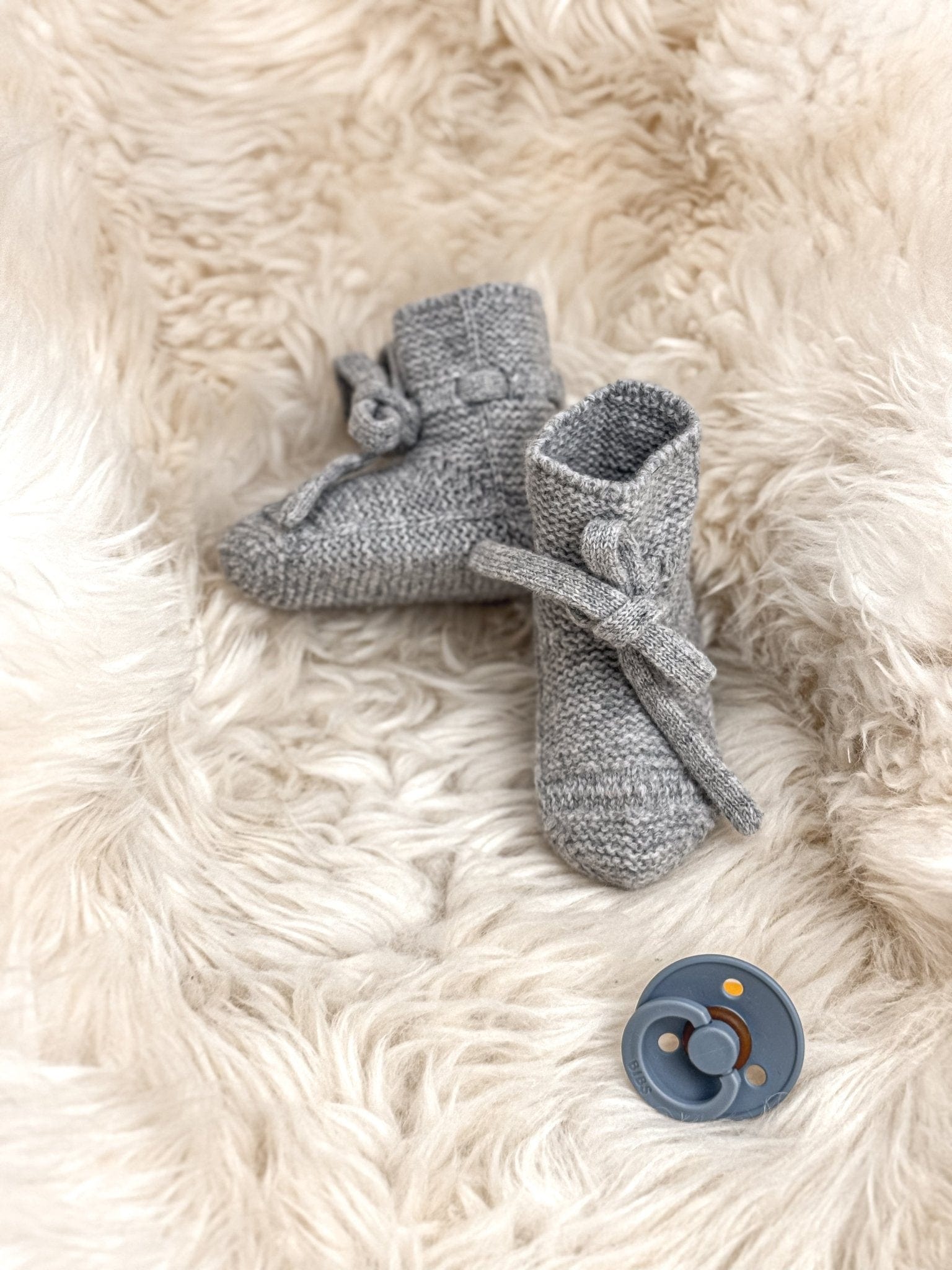 Babyschuhe aus Merinowolle – Grau | 0–6 Monate - bergkindl