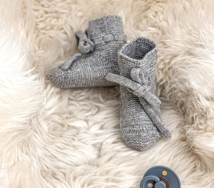 Babyschuhe aus Merinowolle – Grau | 0–6 Monate - bergkindl
