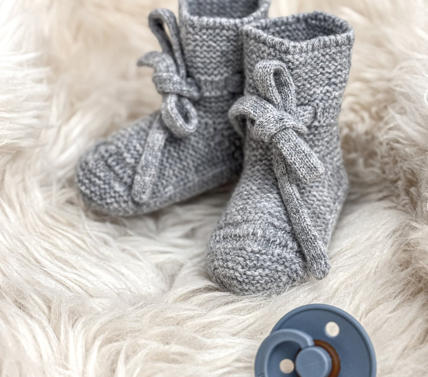 Babyschuhe aus Merinowolle – Grau | 0–6 Monate - bergkindl
