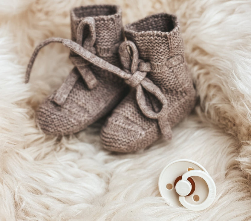 Babyschuhe aus Merinowolle – Zimt| 0–6 Monate - bergkindl