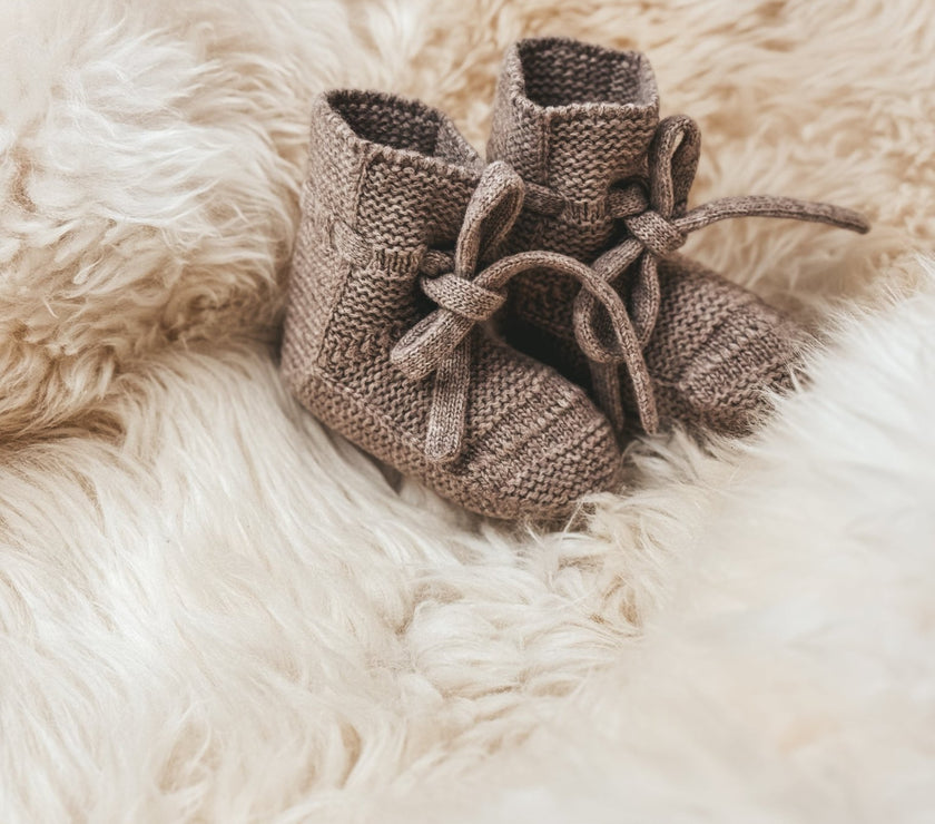 Babyschuhe aus Merinowolle – Zimt| 0–6 Monate - bergkindl