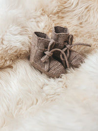 Babyschuhe aus Merinowolle – Zimt| 0–6 Monate - bergkindl