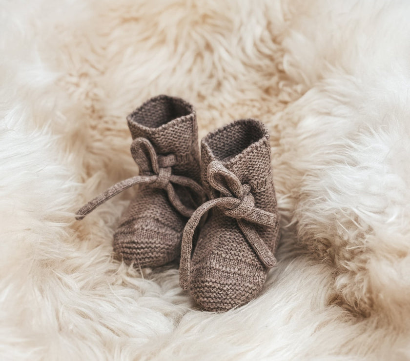 Babyschuhe aus Merinowolle – Zimt| 0–6 Monate - bergkindl