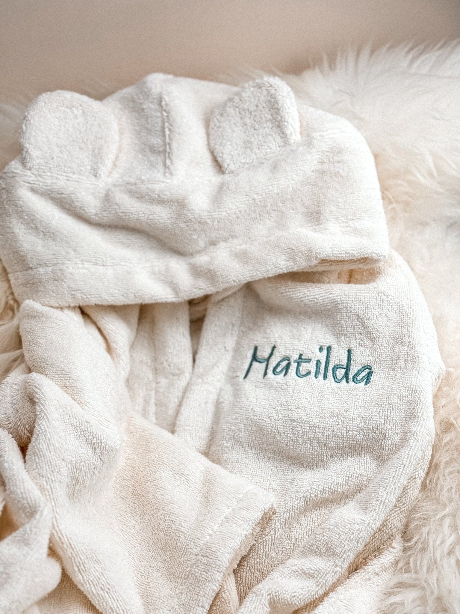 Creme Kinderbademantel aus Bio - Baumwolle – Kuschelweich - bergkindl