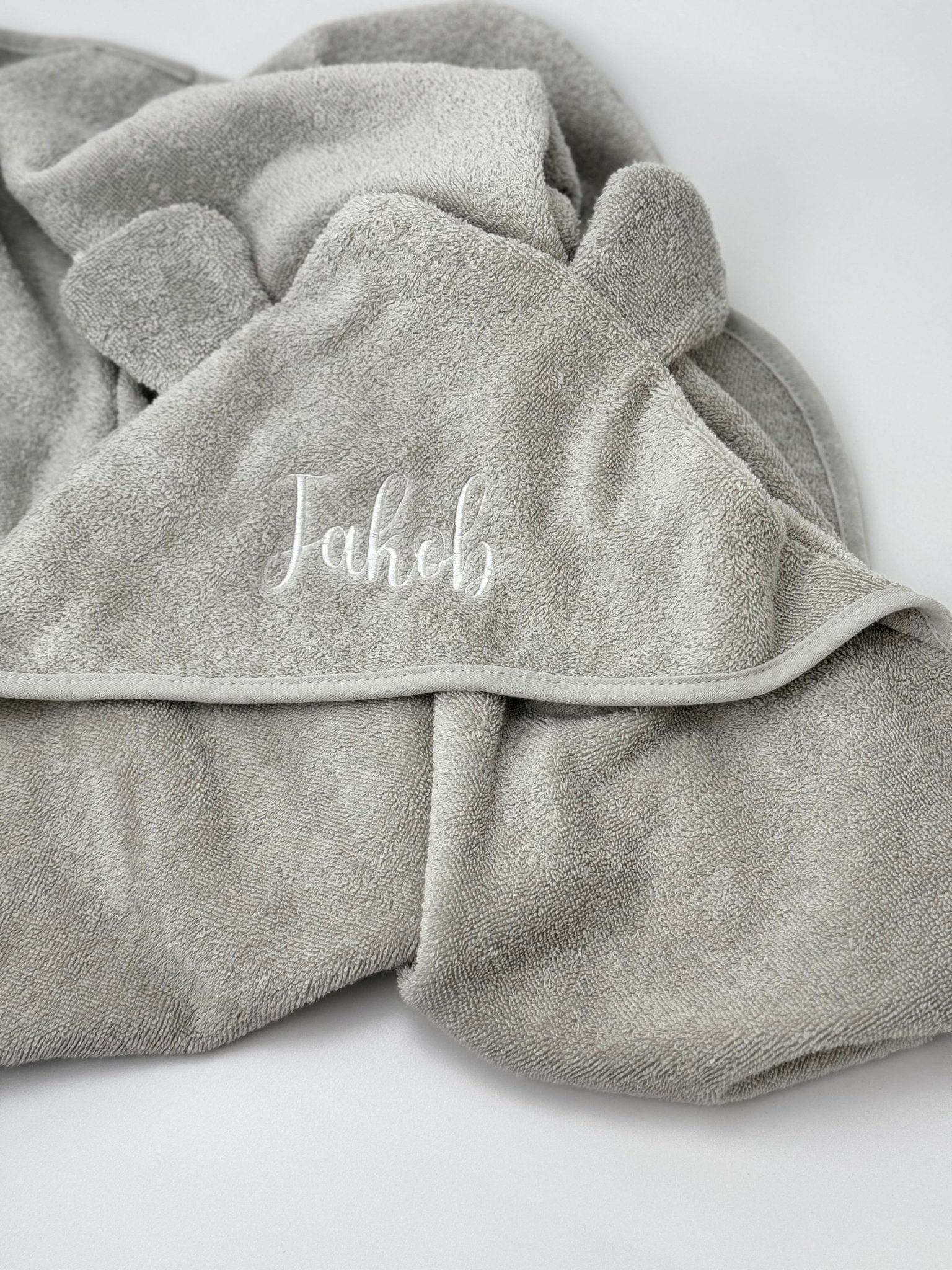 Graues Kapuzenhandtuch mit Bärenohren & Waschlappen - bergkindl