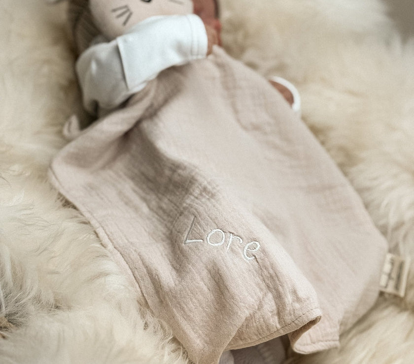 Kuschelhase in Creme aus Bio - Musselin - bergkindl