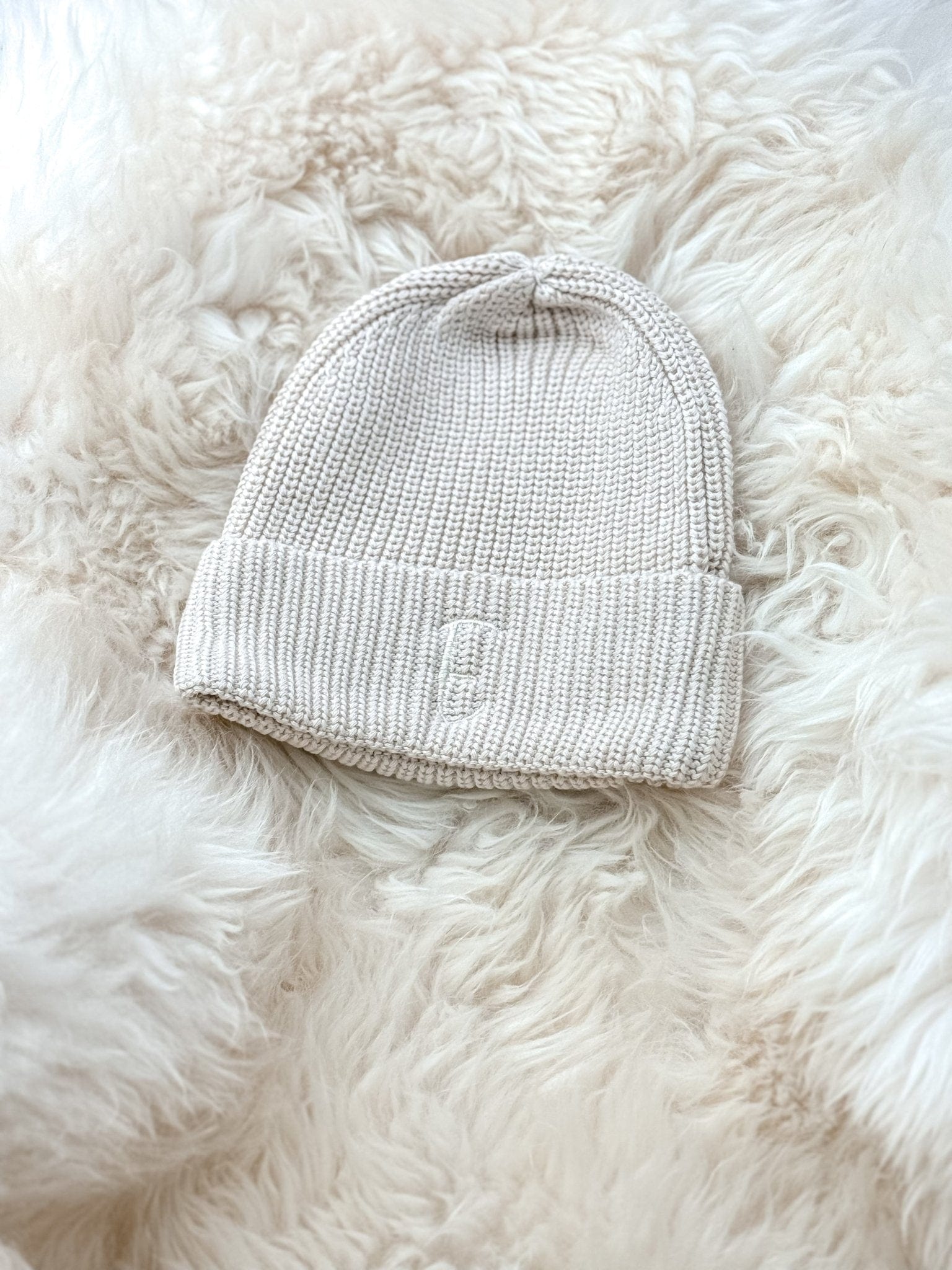 Babymütze / Baby Mütze in creme mit Buchstabe bergkindl