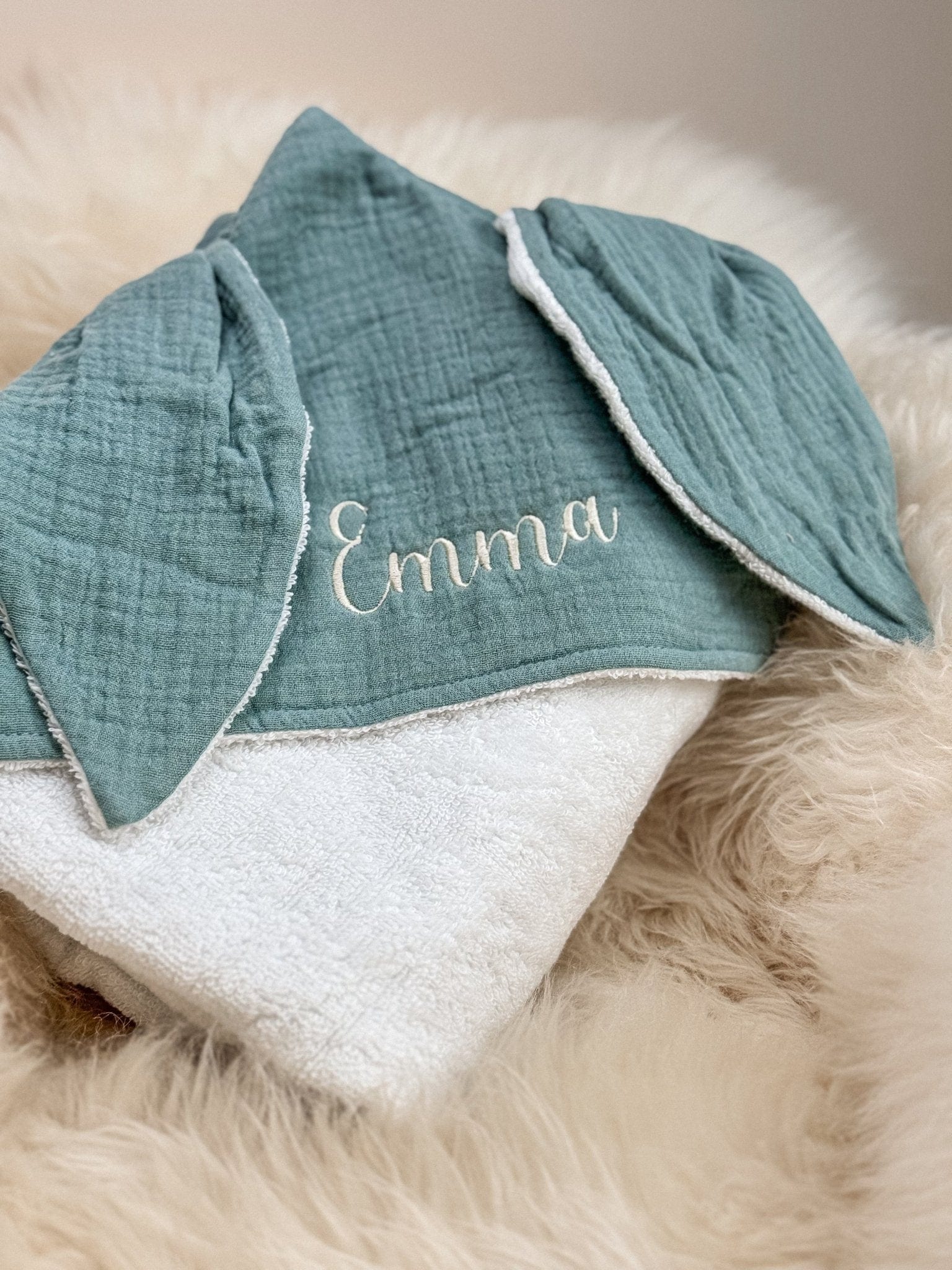 Mintgrünes Babyhandtuch / Kapuzenhandtuch Baby mit Namen