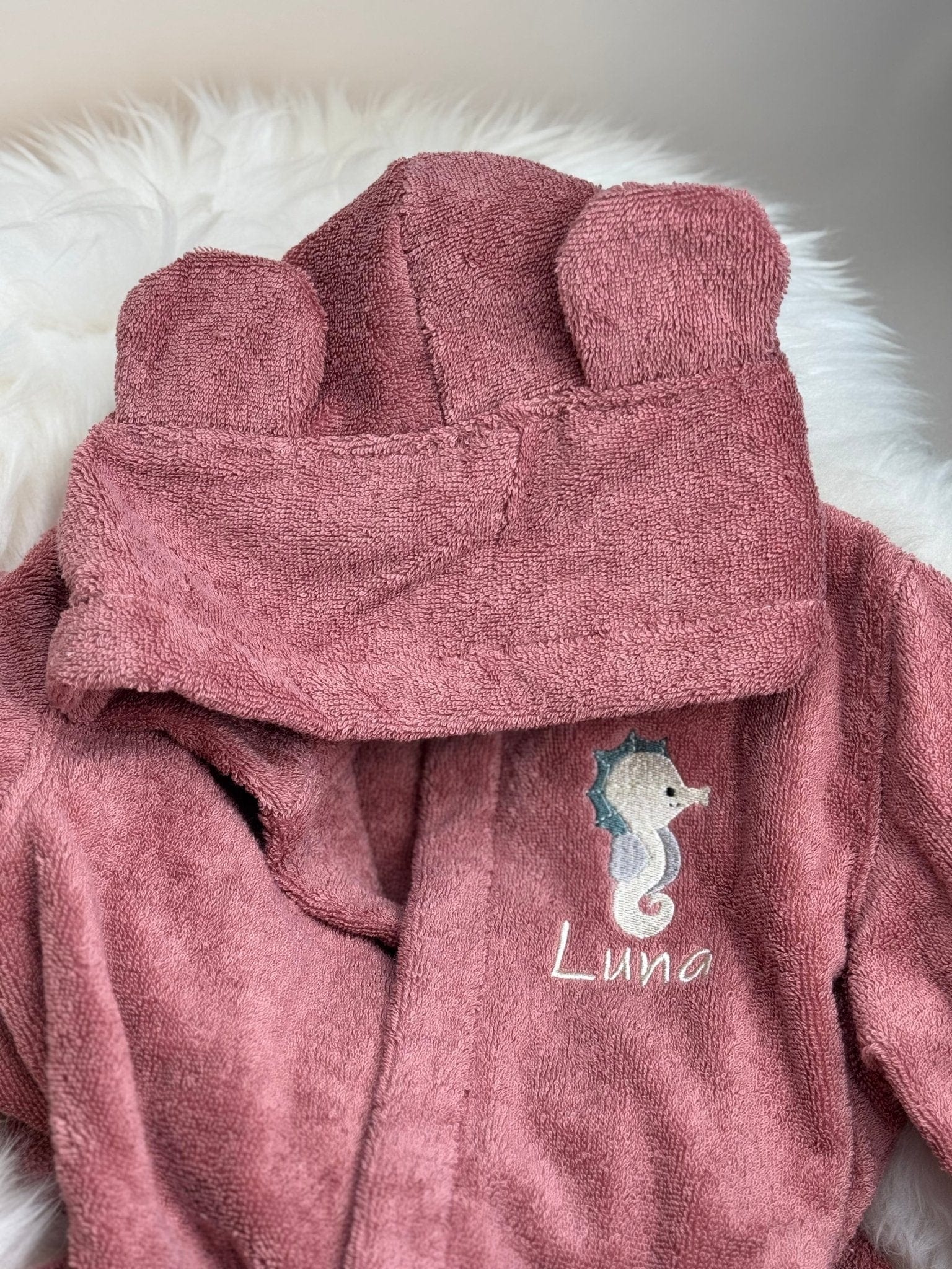 Rosa Kinderbademantel aus Bio - Baumwolle – Kuschelweich - bergkindl