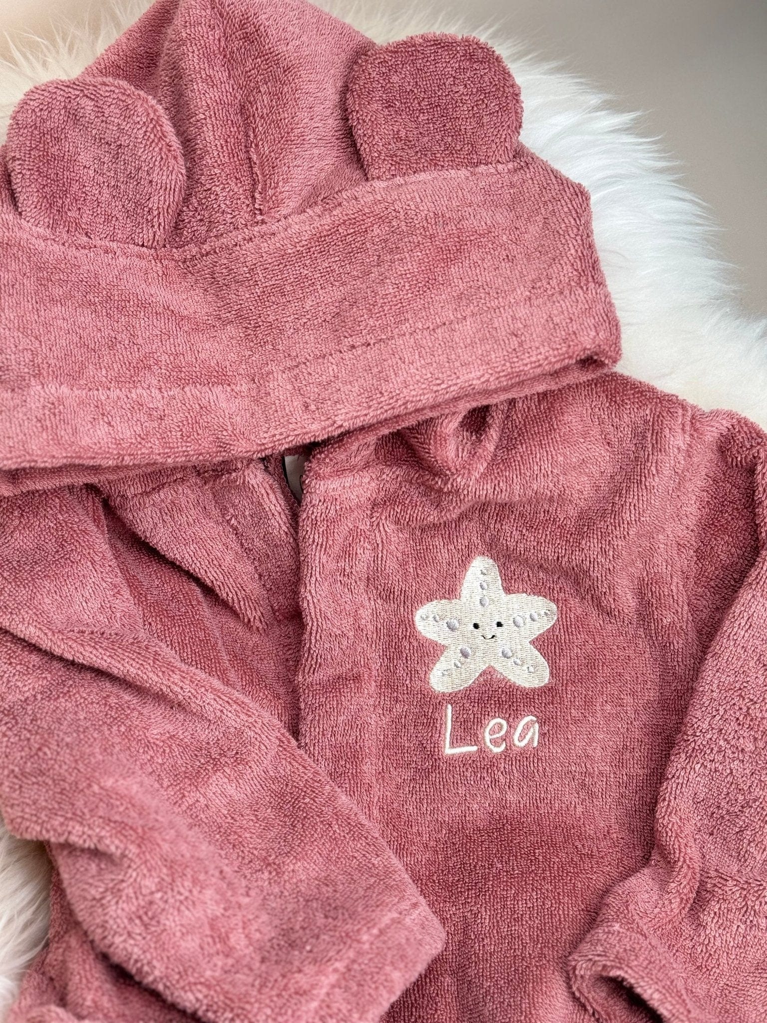 Rosa Kinderbademantel aus Bio - Baumwolle – Kuschelweich - bergkindl