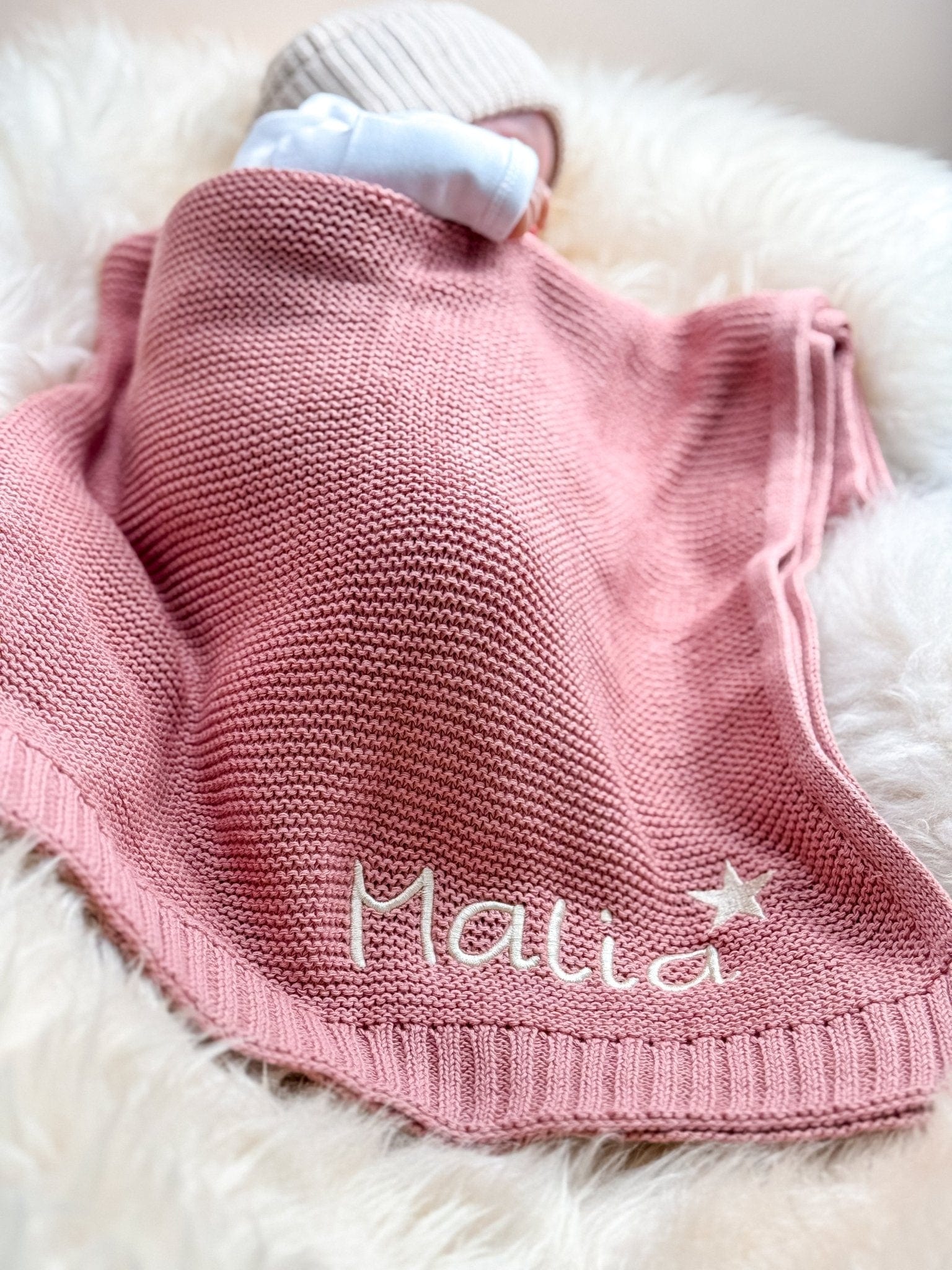 Babydecke mit Namen in rose fürs Baby