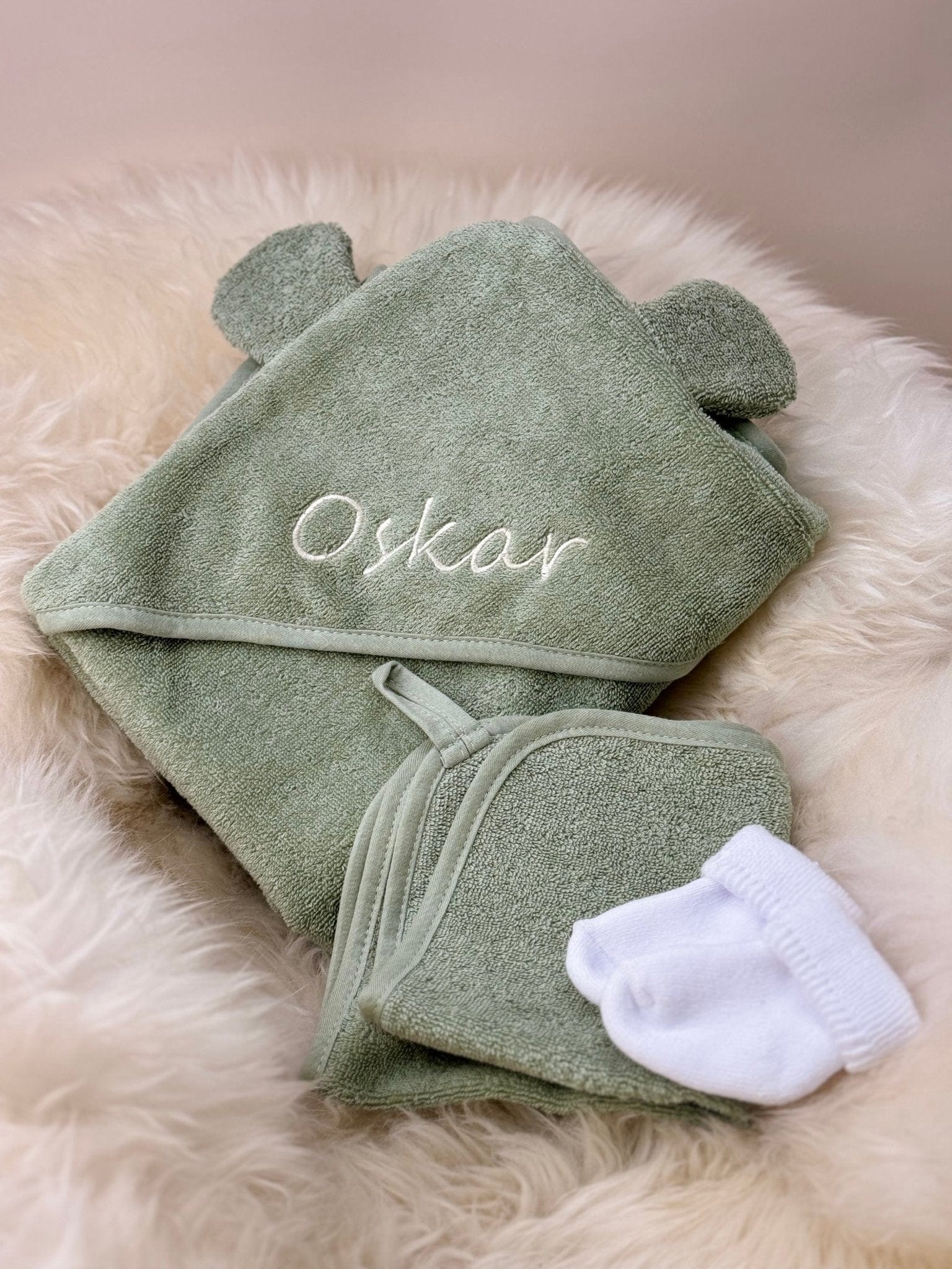 Babyhandtuch / Kapuzenhandtuch Baby in der Farbe salbei