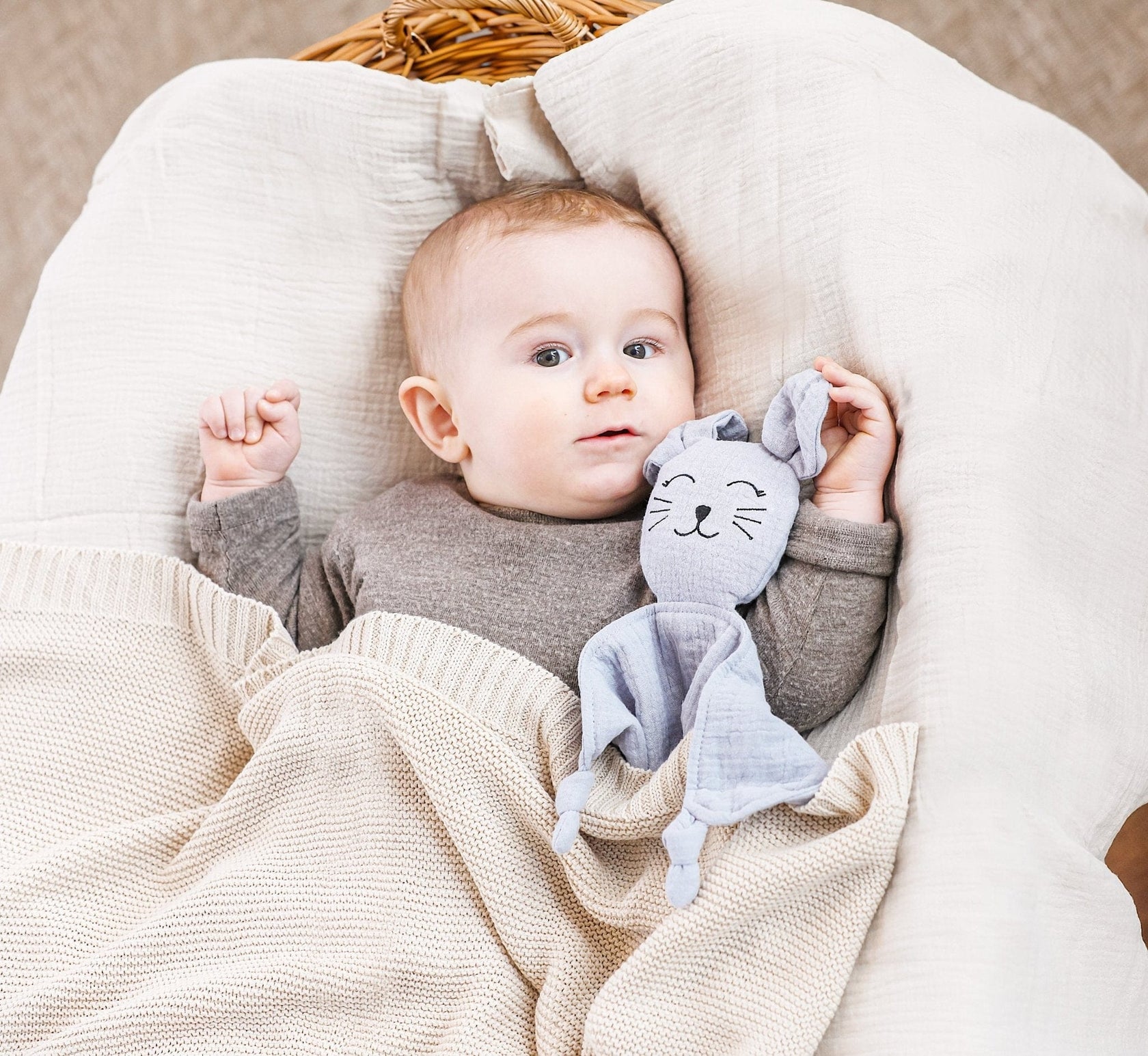 Baumwolldecke creme mit Baby