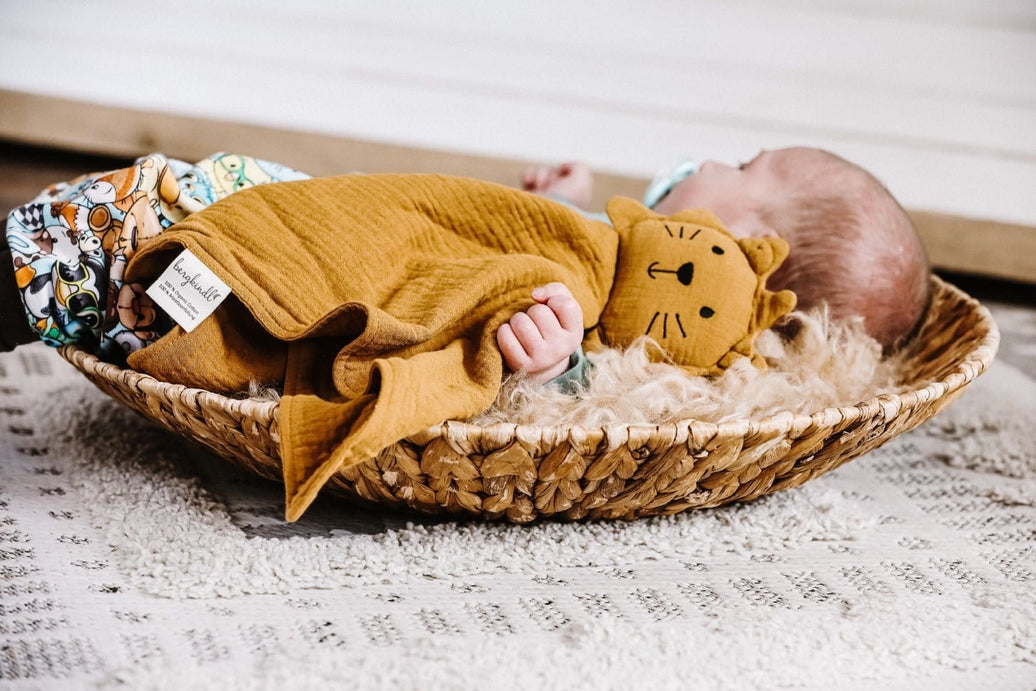 Schnuffeltuch Löwe Ocker aus Bio - Musselin - bergkindl